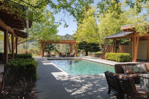 437 W Dry Creek Road Healdsburg CA 95448