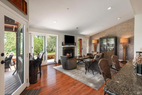 437 W Dry Creek Road Healdsburg CA 95448
