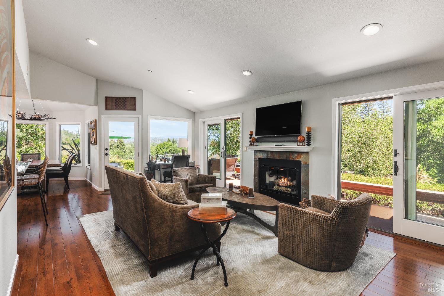 437 W Dry Creek Road Healdsburg CA 95448