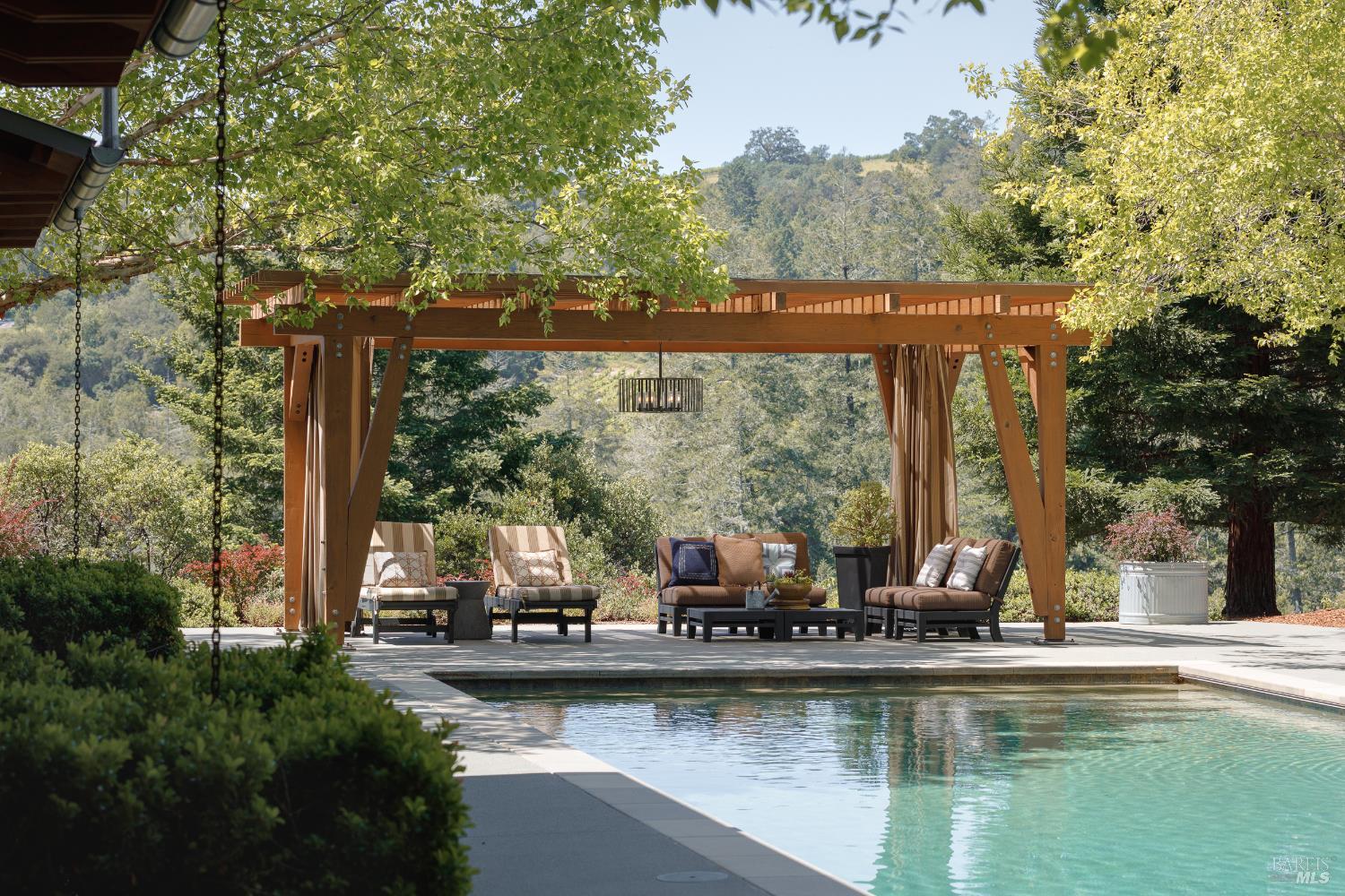437 W Dry Creek Road Healdsburg CA 95448