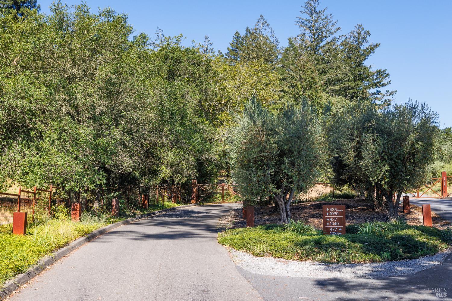 437 W Dry Creek Road Healdsburg CA 95448