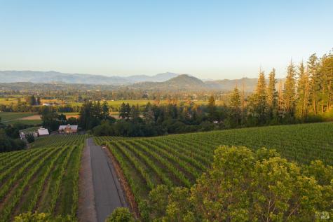 437 W Dry Creek Road Healdsburg CA 95448