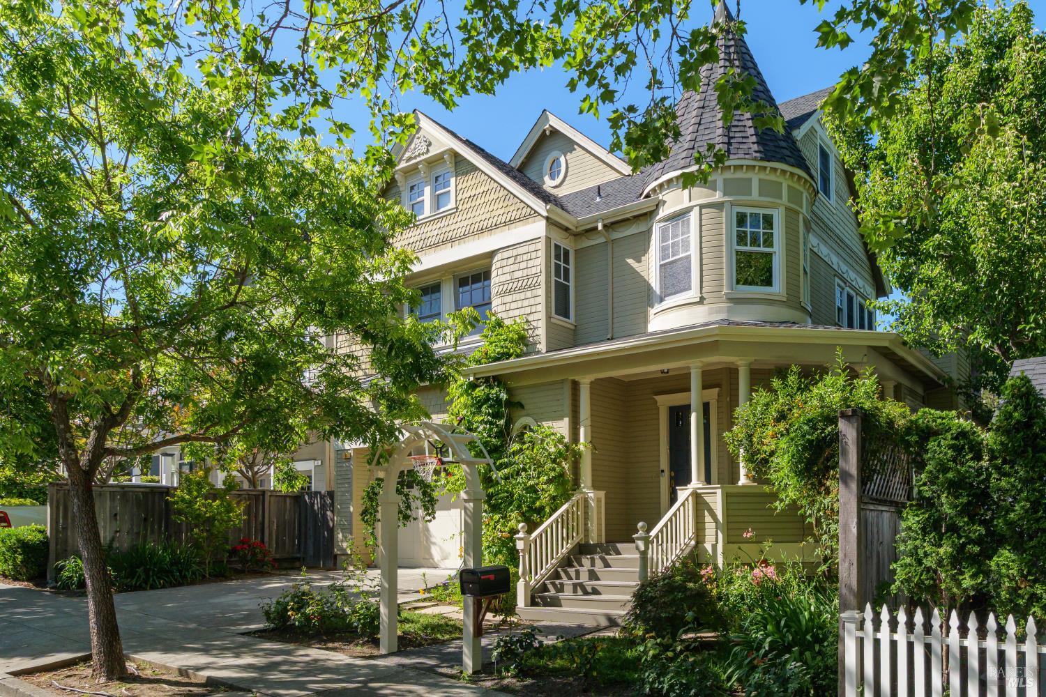 8 Center Street San Rafael CA 94901