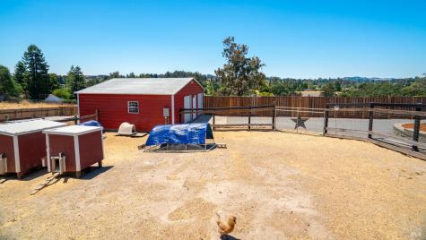 4175 Woodworth Road Sebastopol CA 95472