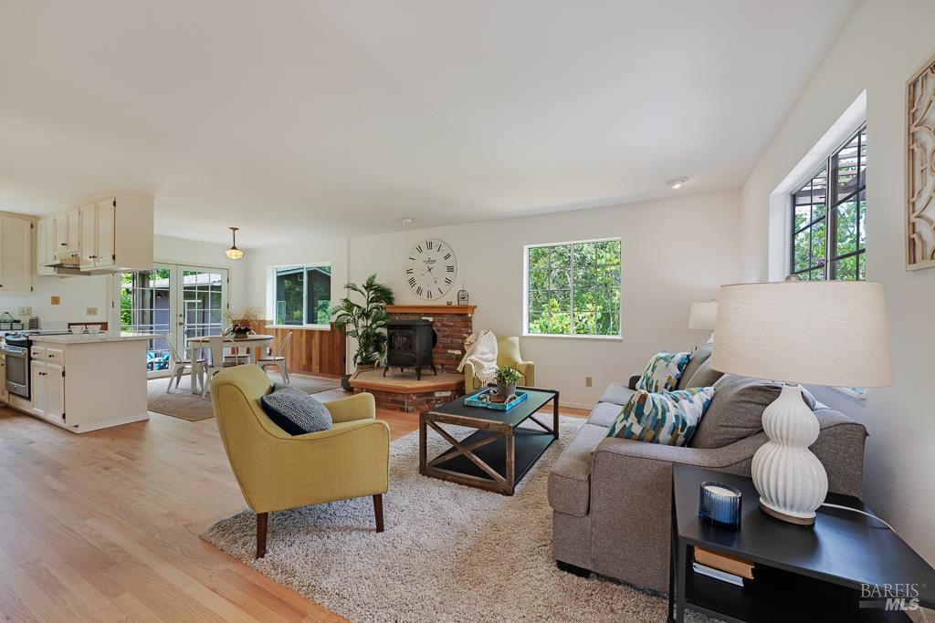 4542 Thomas Road Sebastopol CA 95472