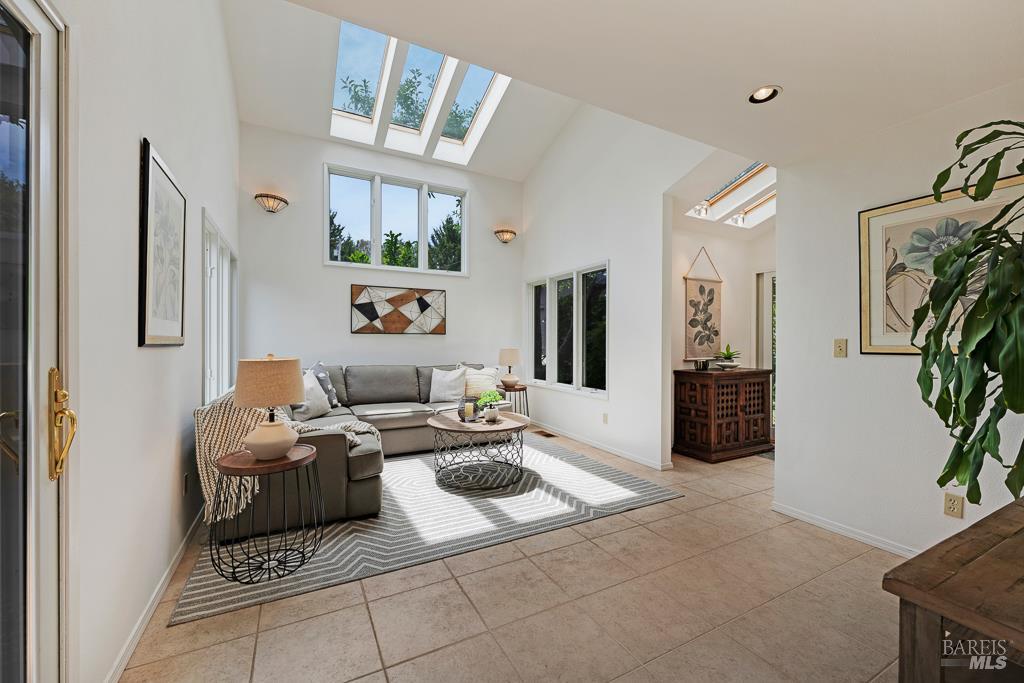 4542 Thomas Road Sebastopol CA 95472
