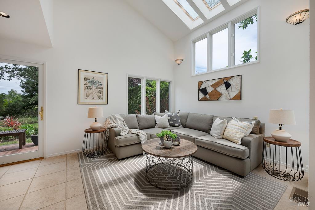4542 Thomas Road Sebastopol CA 95472
