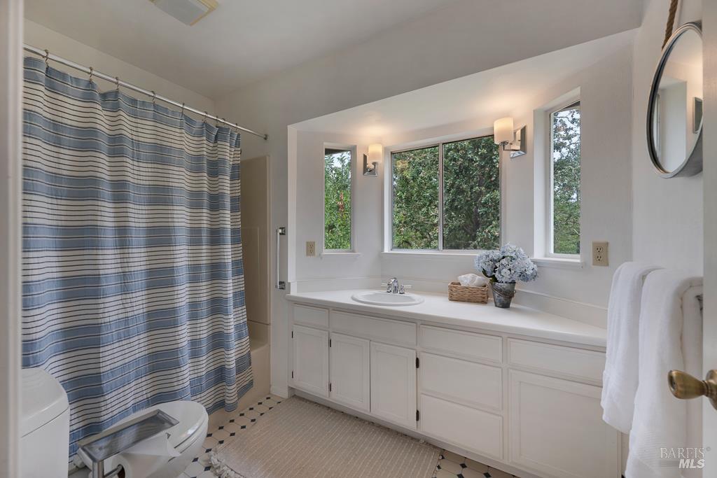 4542 Thomas Road Sebastopol CA 95472