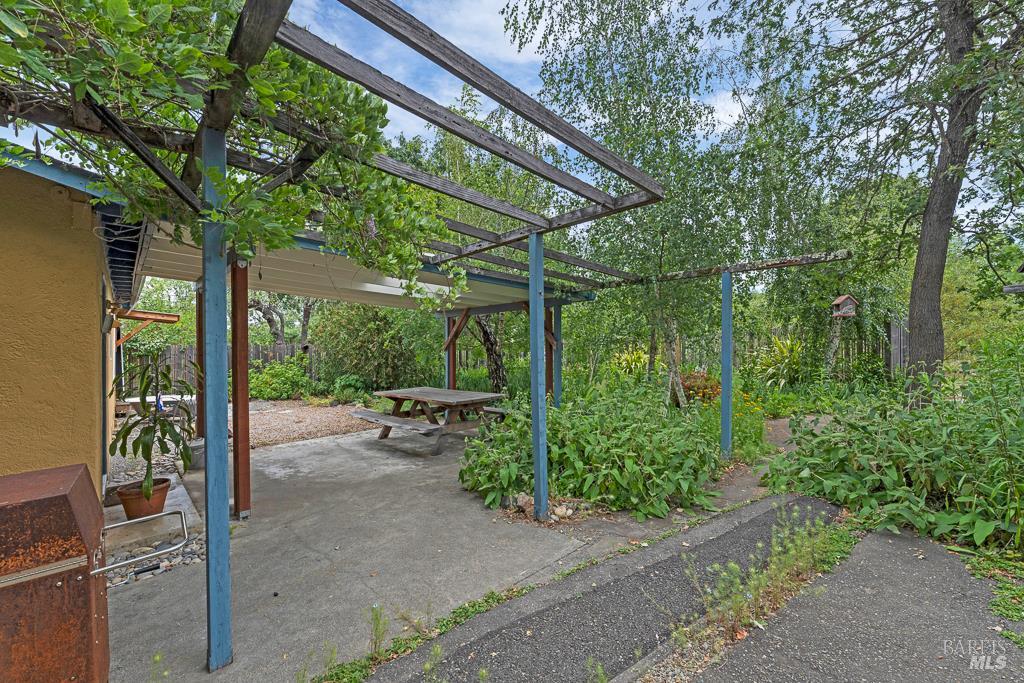 4542 Thomas Road Sebastopol CA 95472