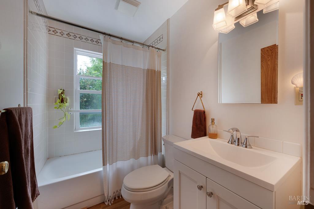 4542 Thomas Road Sebastopol CA 95472