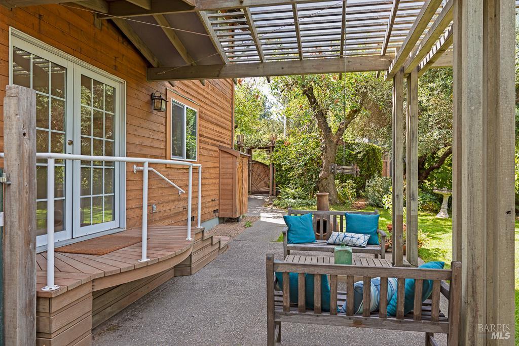 4542 Thomas Road Sebastopol CA 95472