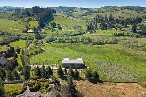 3006 Bloomfield Road Sebastopol CA 95472