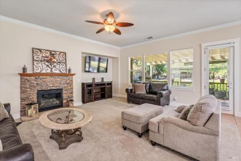 549 Port Circle Cloverdale CA 95425