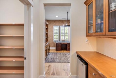 549 Port Circle Cloverdale CA 95425