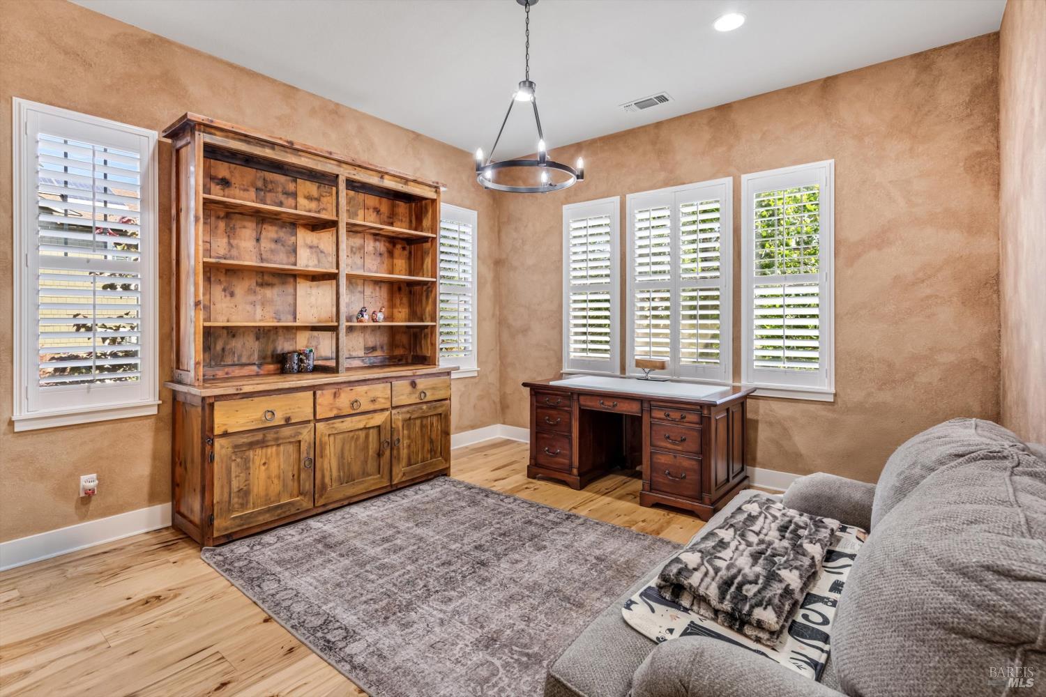549 Port Circle Cloverdale CA 95425
