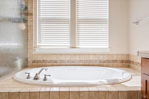 549 Port Circle Cloverdale CA 95425
