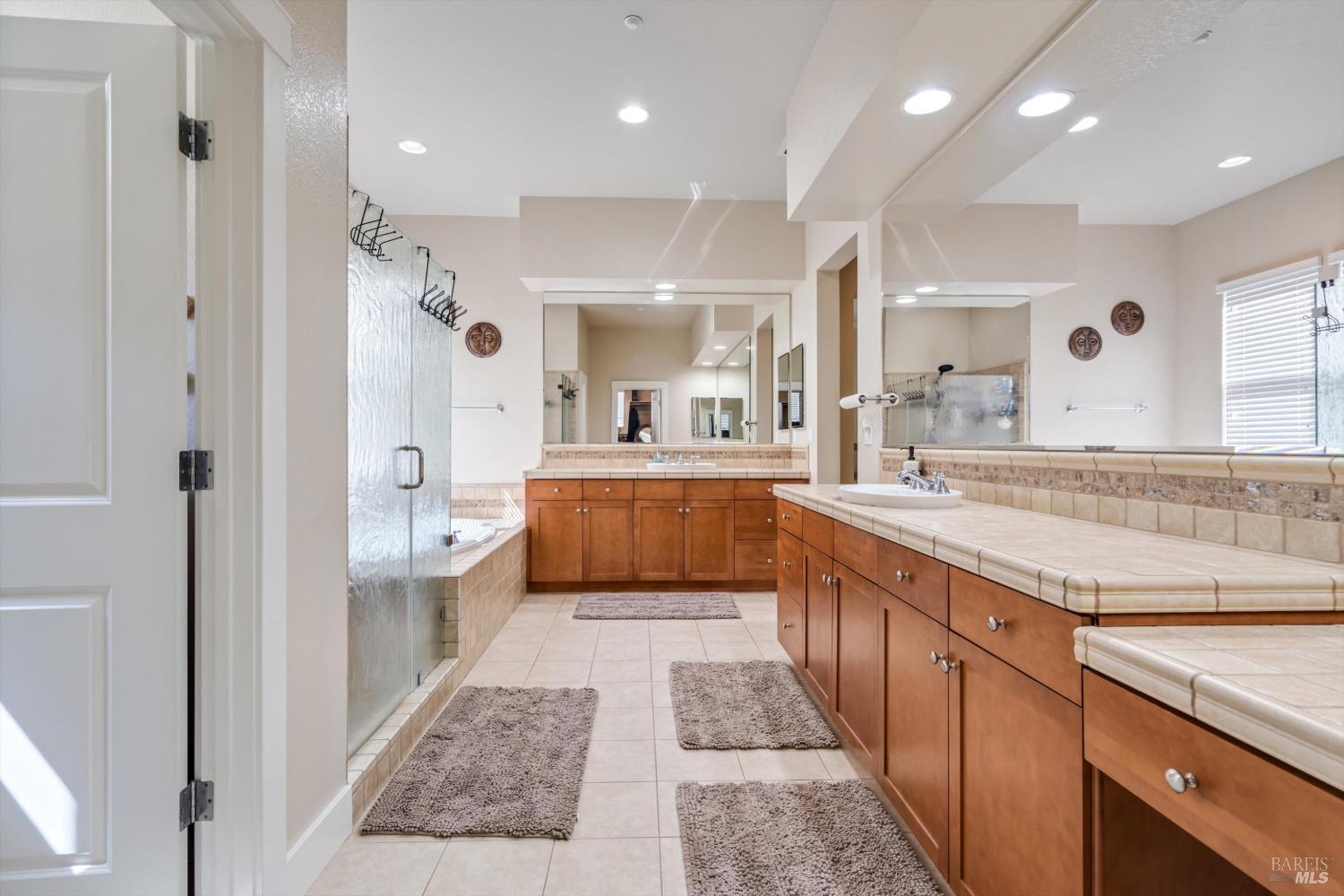 549 Port Circle Cloverdale CA 95425