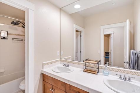 549 Port Circle Cloverdale CA 95425