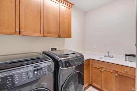 549 Port Circle Cloverdale CA 95425