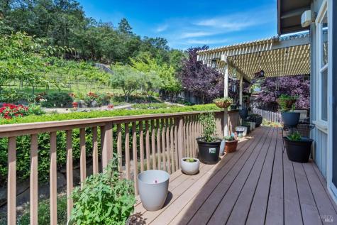 549 Port Circle Cloverdale CA 95425