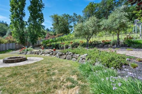 549 Port Circle Cloverdale CA 95425