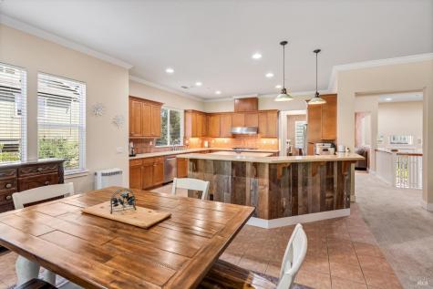549 Port Circle Cloverdale CA 95425