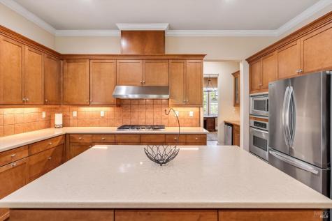 549 Port Circle Cloverdale CA 95425
