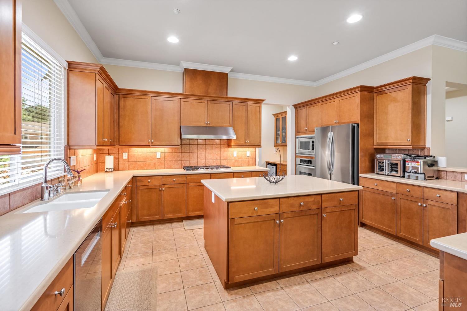 549 Port Circle Cloverdale CA 95425