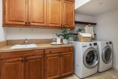 128 Stonetree Lane Novato CA 94945