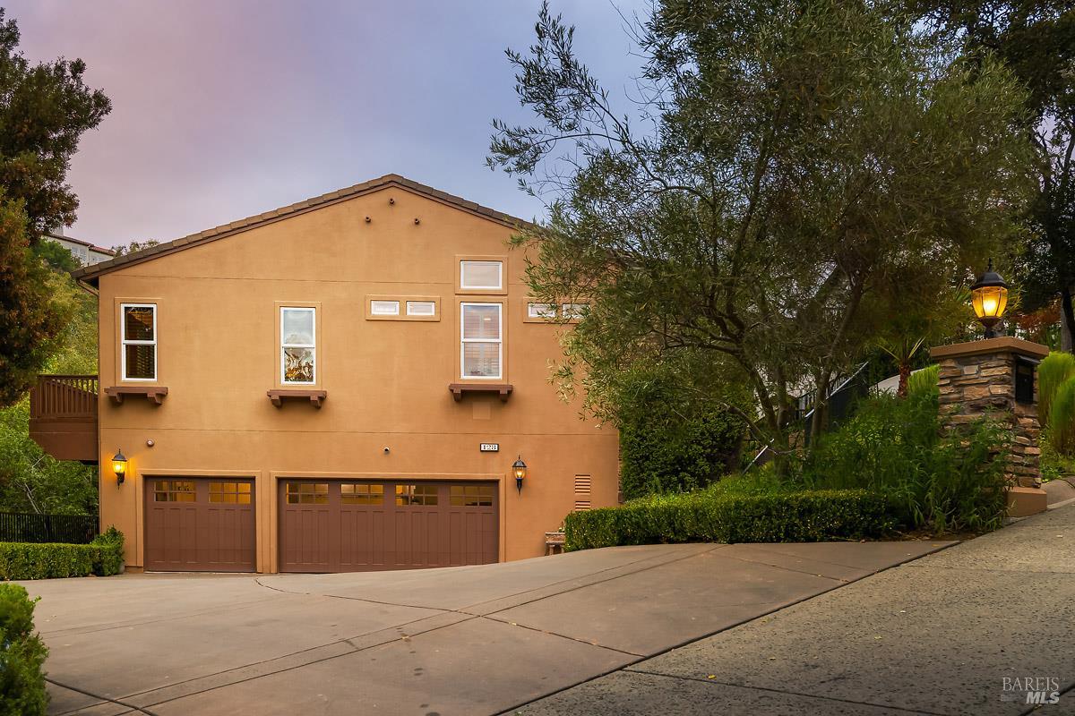 128 Stonetree Lane Novato CA 94945