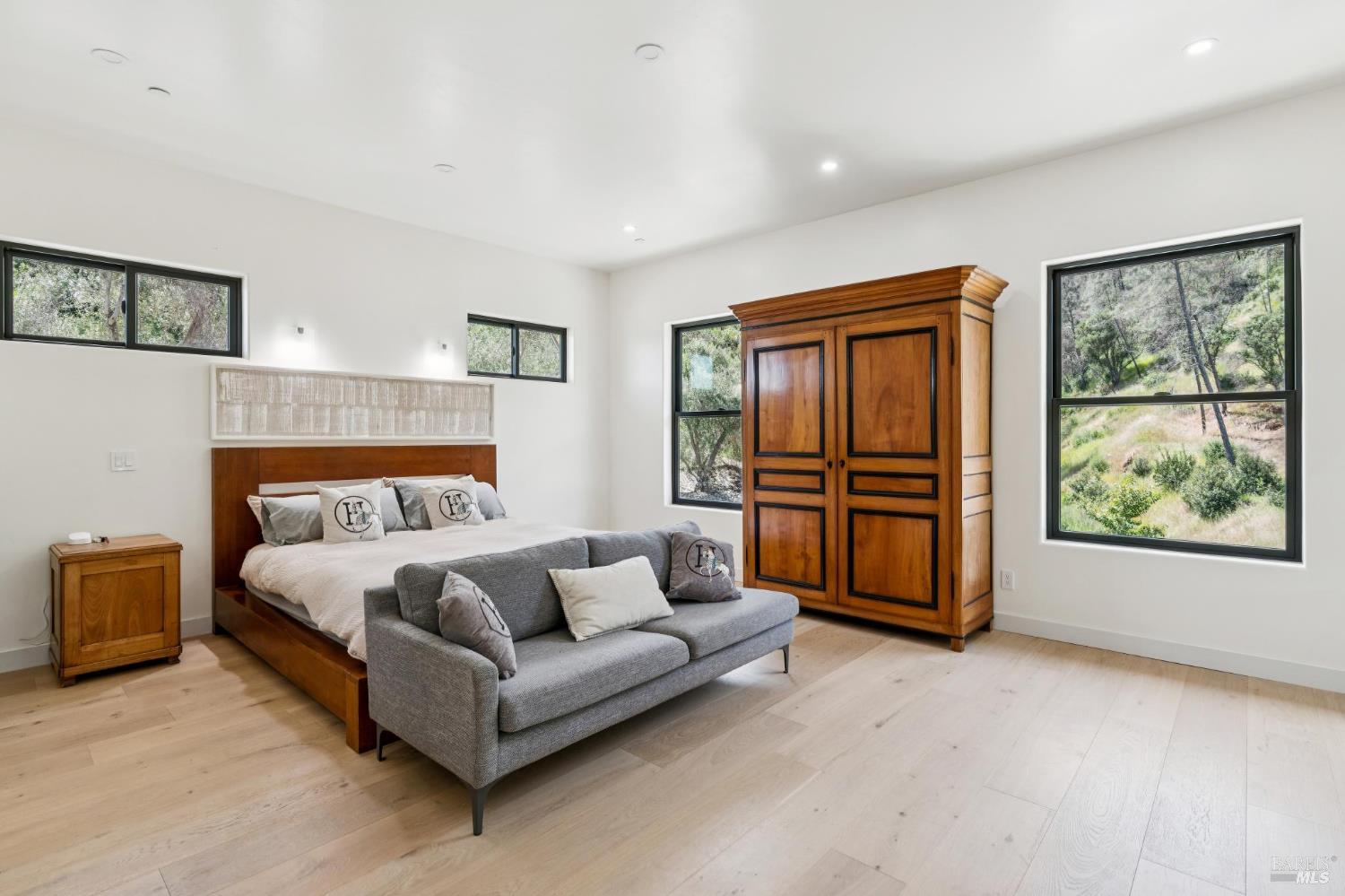 8353-8349 W Dry Creek Road Healdsburg CA 95448