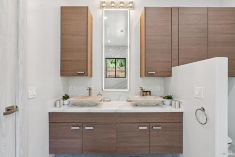 8353-8349 W Dry Creek Road Healdsburg CA 95448
