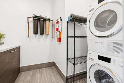 8353-8349 W Dry Creek Road Healdsburg CA 95448