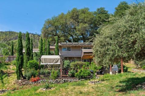 8353-8349 W Dry Creek Road Healdsburg CA 95448