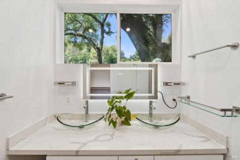 8353-8349 W Dry Creek Road Healdsburg CA 95448