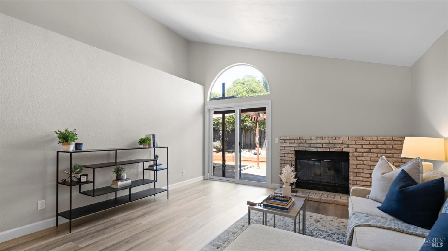489 Pollard Way Windsor CA 95492