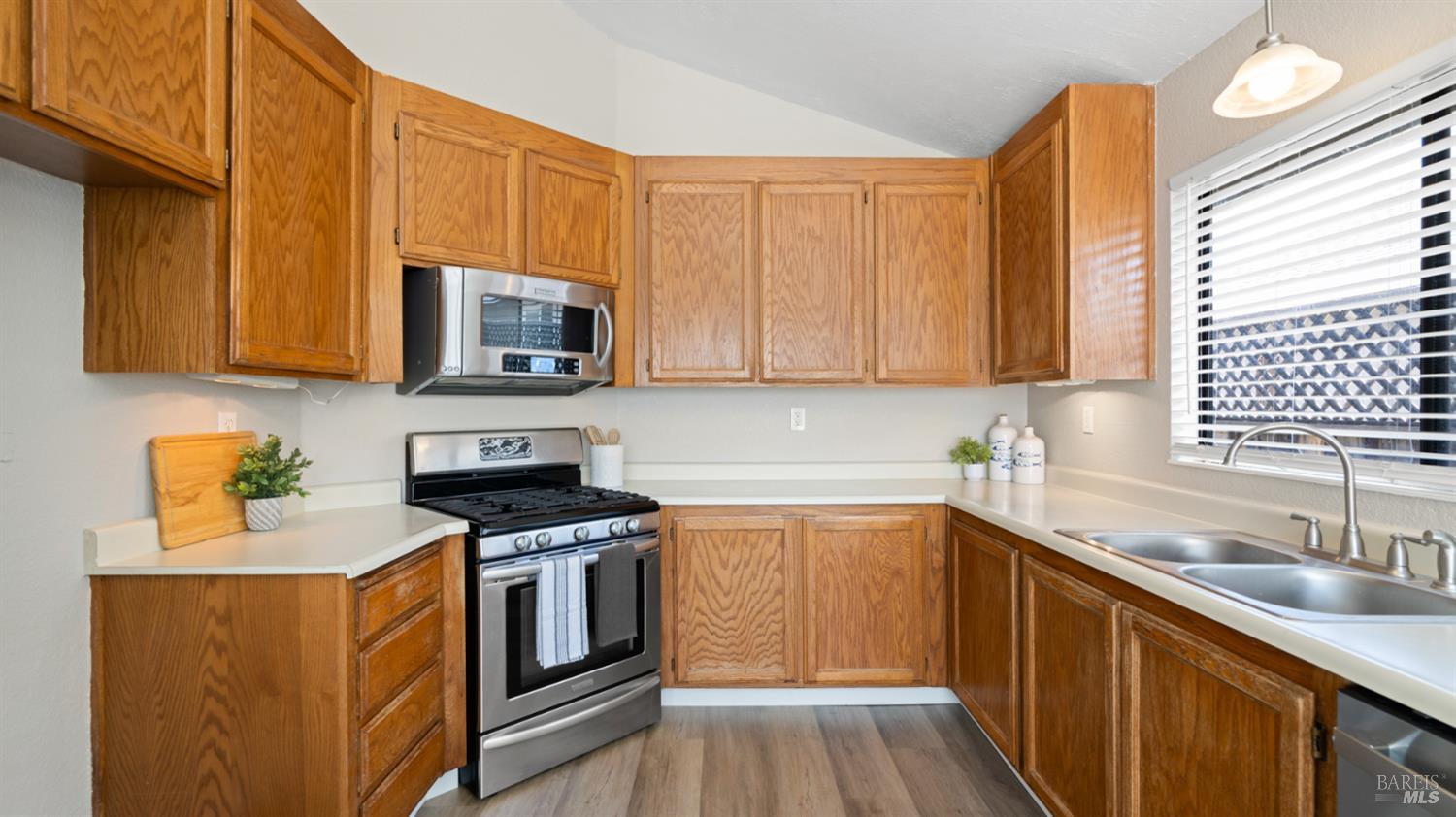 489 Pollard Way Windsor CA 95492