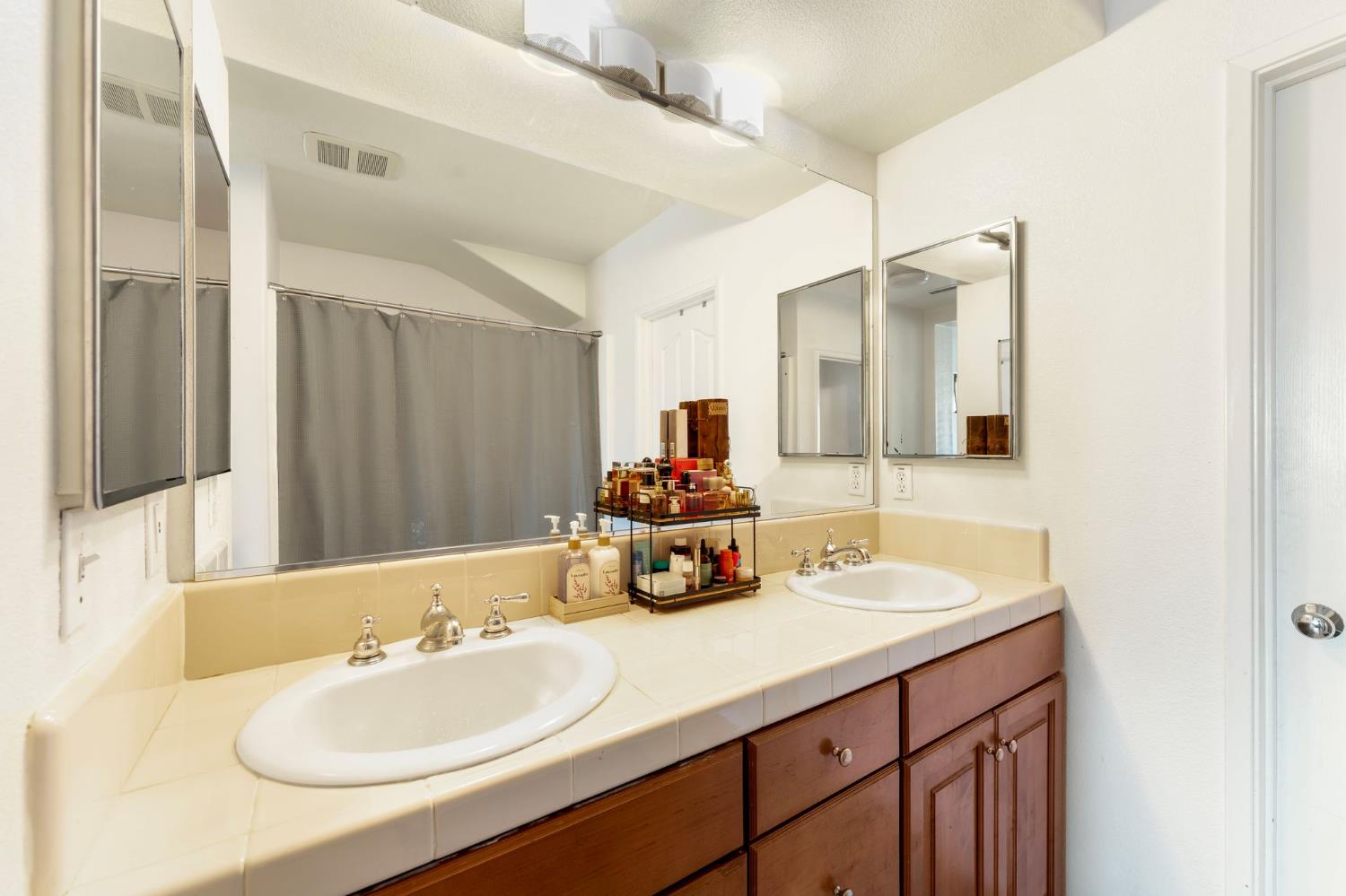 3359 Colchester Avenue Sacramento CA 95834