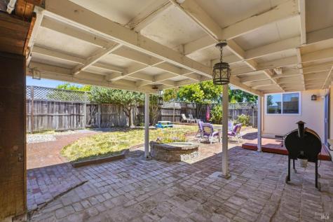 1059 Santa Clara Lane Petaluma CA 94954