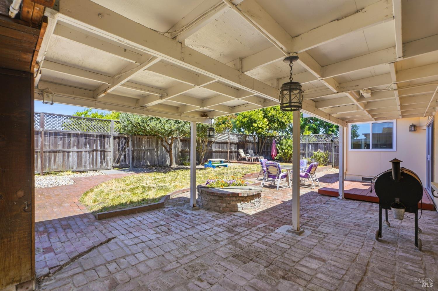 1059 Santa Clara Lane Petaluma CA 94954