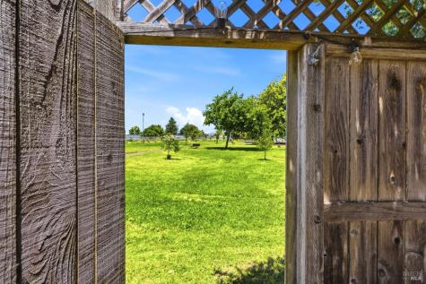 1059 Santa Clara Lane Petaluma CA 94954