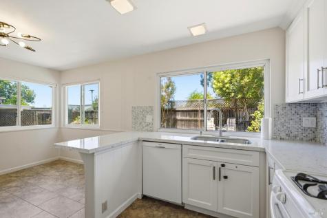 1059 Santa Clara Lane Petaluma CA 94954
