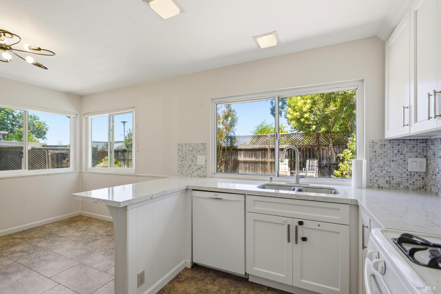 1059 Santa Clara Lane Petaluma CA 94954