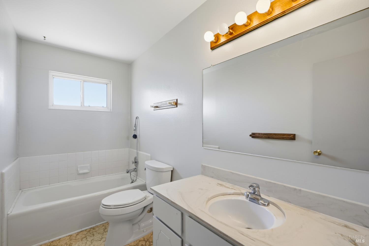 1059 Santa Clara Lane Petaluma CA 94954