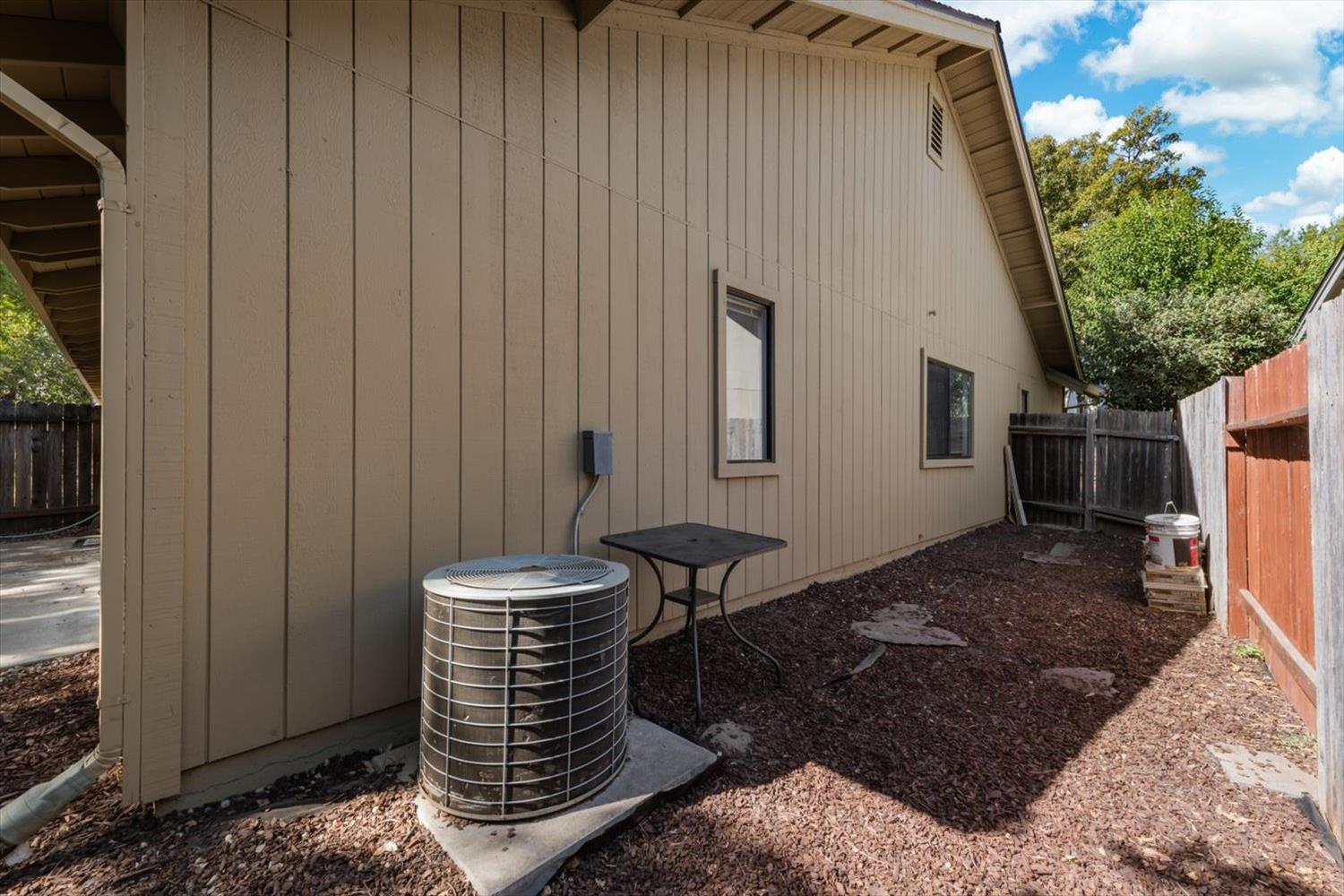 1618 Valdora Street Davis CA 95618