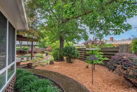 1819 Woodward Drive Santa Rosa CA 95405