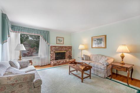 1819 Woodward Drive Santa Rosa CA 95405
