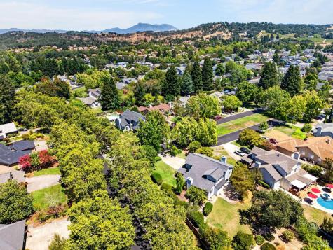 306 Whitethorn Court Windsor CA 95492