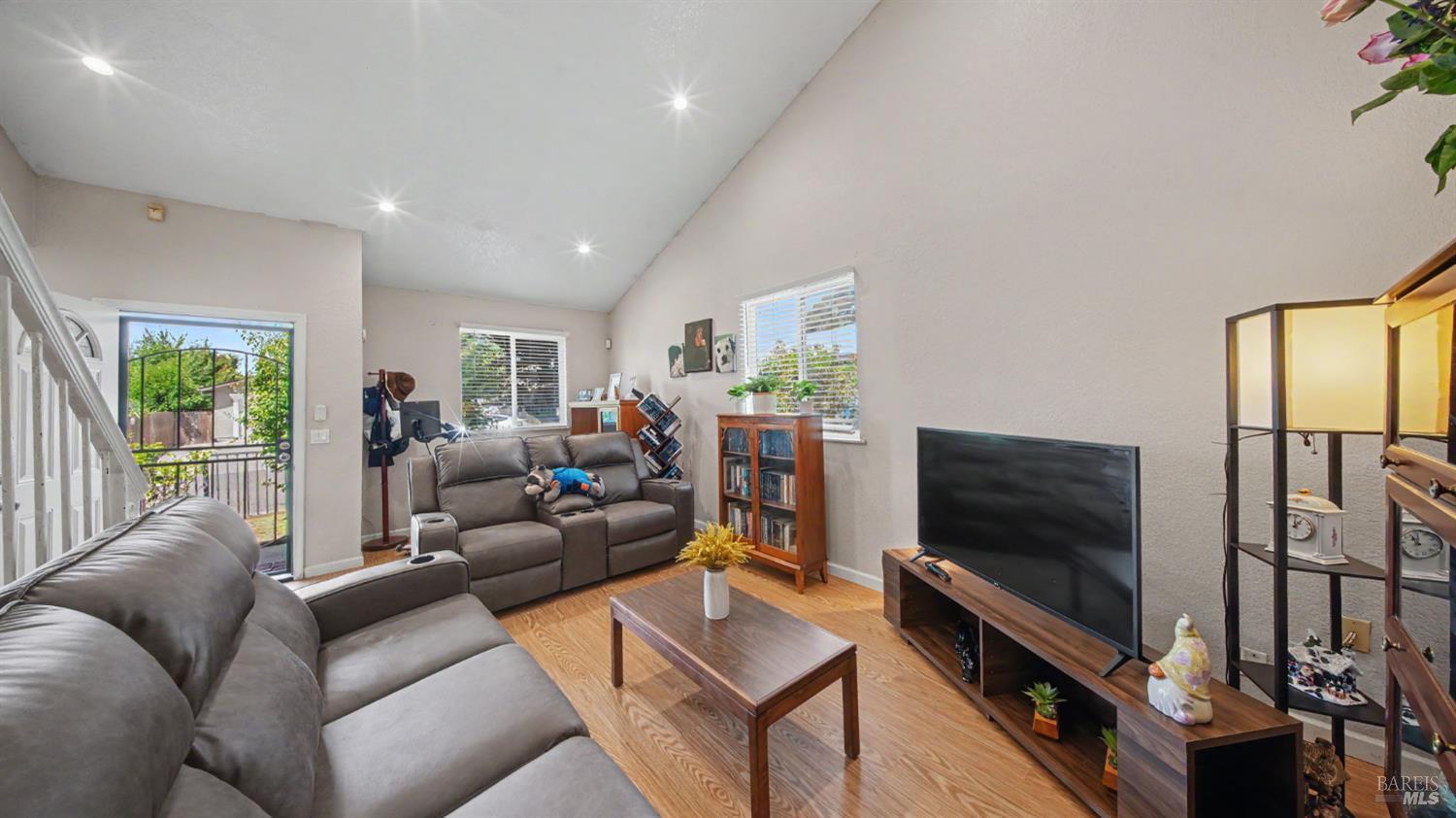 156 Peach Street Vallejo CA 94589