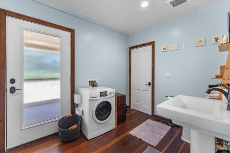 5647 Highway 128 Highway Geyserville CA 95441